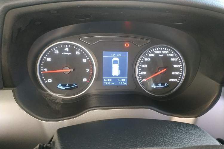 Used JAC Refine M4 2016 2.0L Manual Comfort Edition