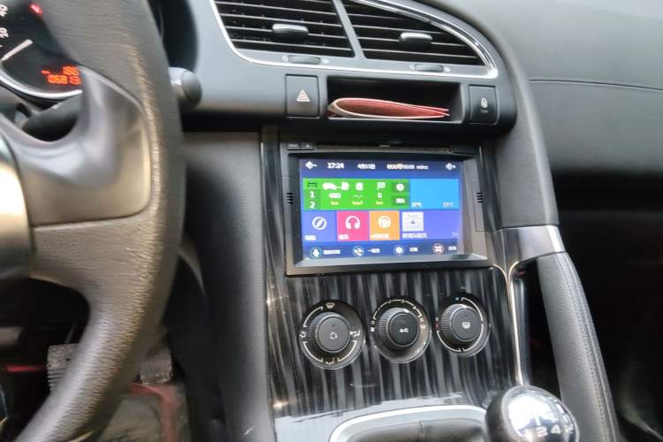 Used Peugeot 3008 2015 2.0L Manual Classic Edition Audio And AC Panel