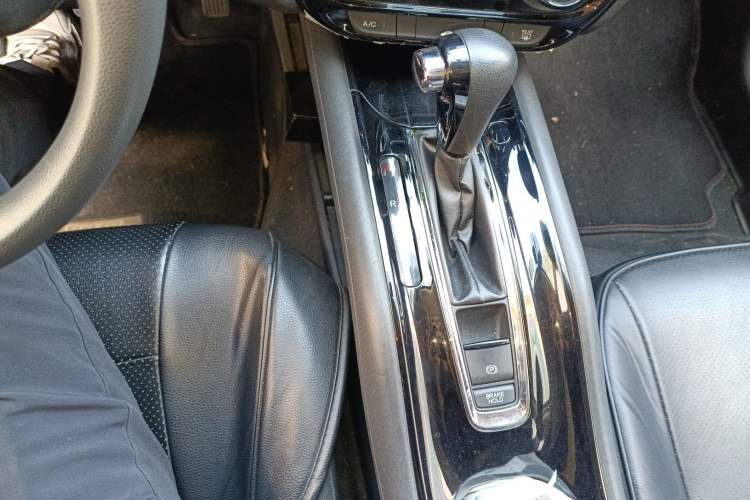 Used Honda Vezel 2015 1.5L CVT two-wheel drive Comfort trim
