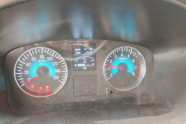 Used Jinbei Gold Hiace 2021 1.5L Passenger Vehicle Travel Lion 5-Seater Odometer Close Up