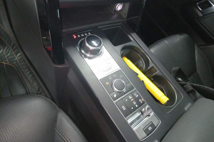 Used Land Rover Discovery 2018 2.0T SE
