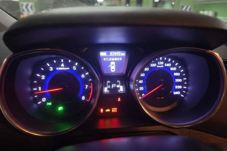 Used Hyundai Elantra (5th Generation / Langdong) 2015 1.6L Automatic Luxury Model Odometer Close Up