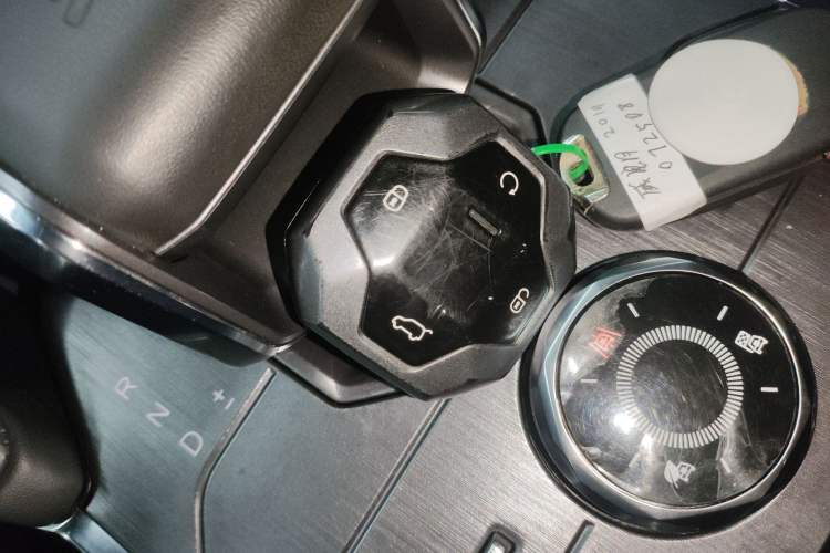 Used JETOUR Traveler 2023 1.5T Two-Wheel Drive Discovery PRO Interior 1