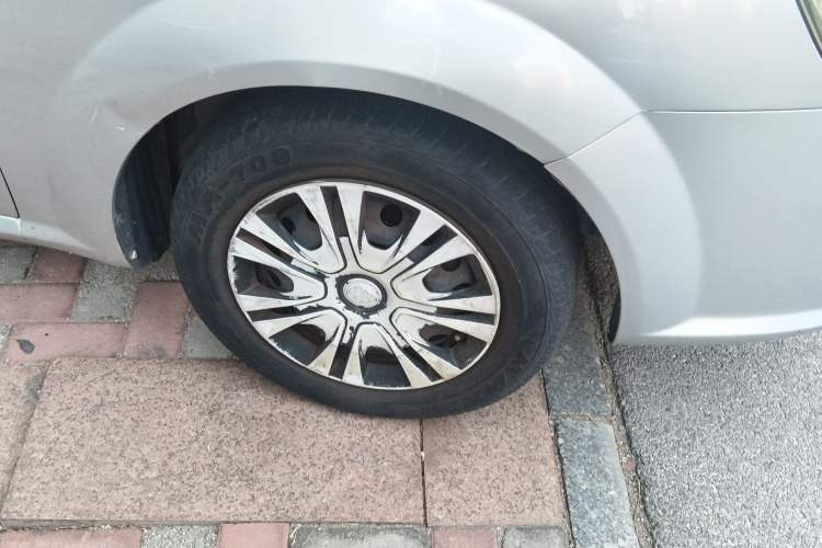Used Buick Excelle 2011 1.6LX-AT Right Front Wheel Hub