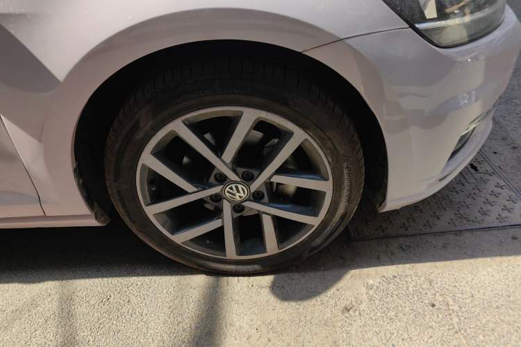 Used Volkswagen Golf 2020 Zhiai Edition 280TSI DSG Comfort Model Right Front Wheel Hub