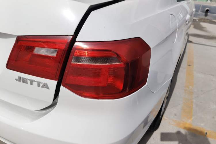 Used Volkswagen Jetta 2015 1.6L Automatic Fashion Model
