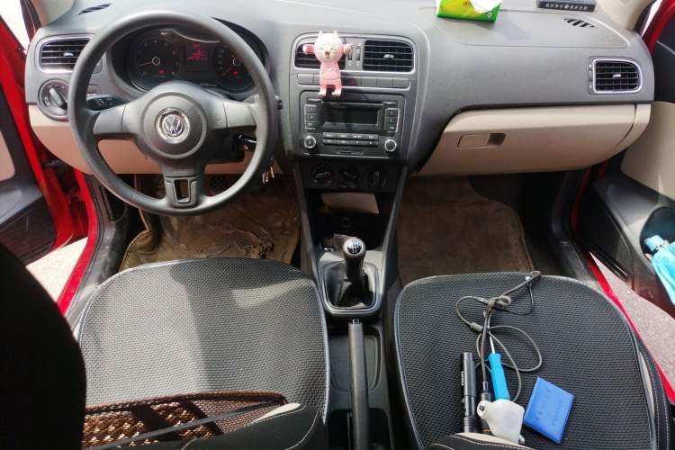 Used Volkswagen Polo 2011 1.6L Manual ZhiShang Edition Audio And AC Panel