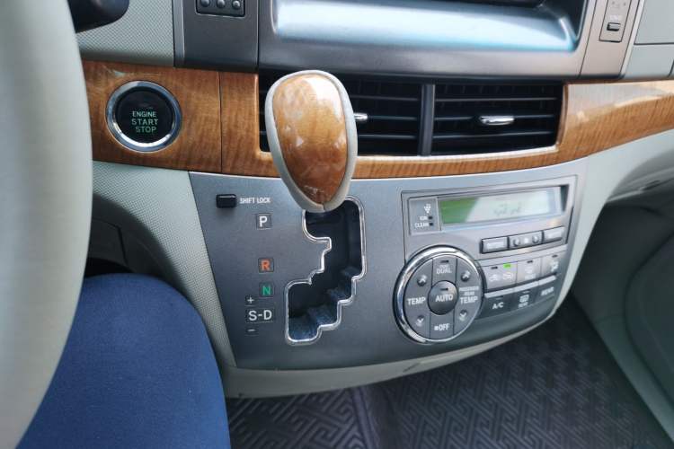 Used Toyota Previa 2012 2.4L 7-Seater Standard Edition Gear Lever