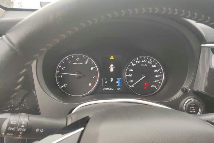Used Mitsubishi Outlander 2019 2.0L Two-Wheel Drive Comfort Edition 5 Seats China V Standard Instrument Cluster