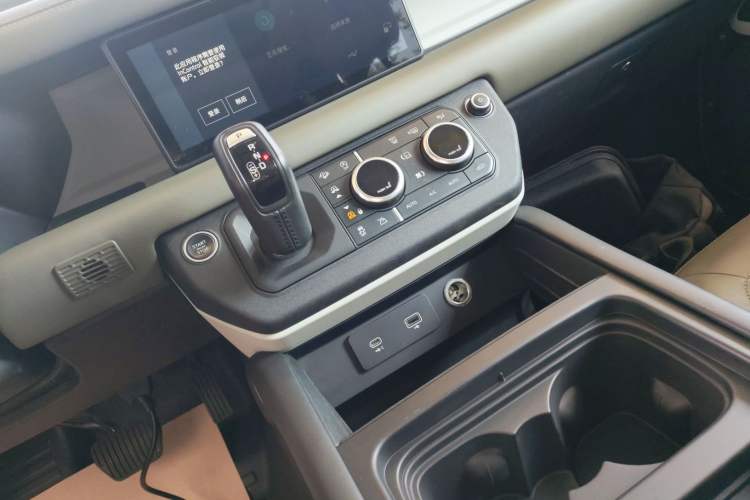 Used Land Rover Defender 2020 110 P400 HSE Gear Lever