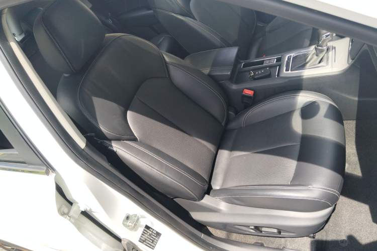 Used Roewe RX5 2016 20T Two-Wheel Drive Automatic Internet Smart Edition
