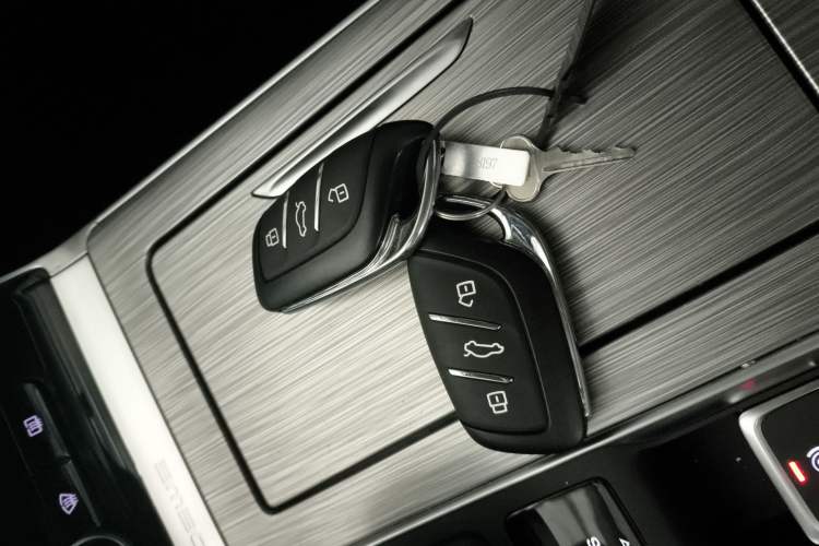 Used Roewe RX5 2023 PLUS 330TGI Automatic Trendsetting Smart Edition Vehicle Key