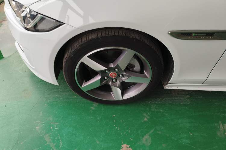 Used Jaguar XE 2015 2.0T 200 PS R-Sport