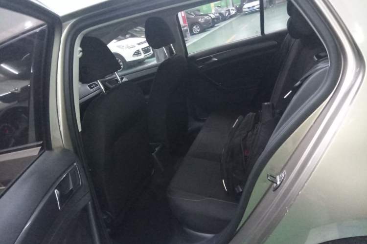 Used Volkswagen Golf 2014 1.6L Manual Fashion Edition
