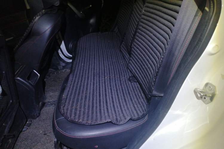 Used Haval H6 2015 Revised Version Sport Edition 1.5T Manual Transmission Two-Wheel Drive Elite Grade Left Rear Seat