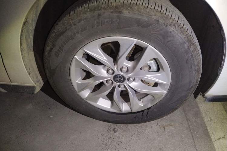 Used Toyota Granvia 2024 2.5L Hybrid Comfort Edition Right Front Wheel Hub