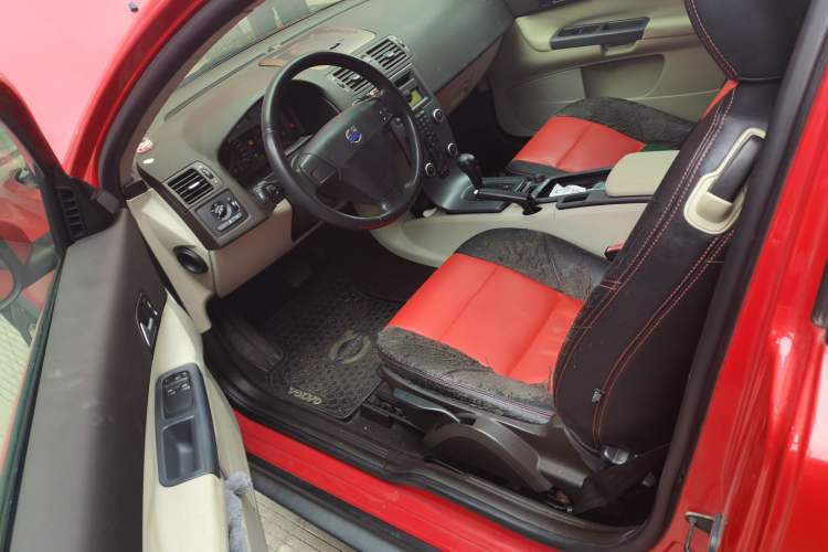 Used Volvo C30 2012 2.0L Aktiv
