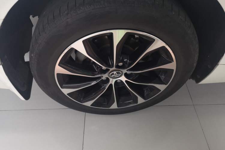 Used Toyota Avalon 2019 Dual-Engine 2.5L Luxury Edition China VI Standard