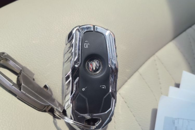 Used Buick GL8 2021 Land Cruiser Executive Class 652T Smart Luxury Model Vehicle Key