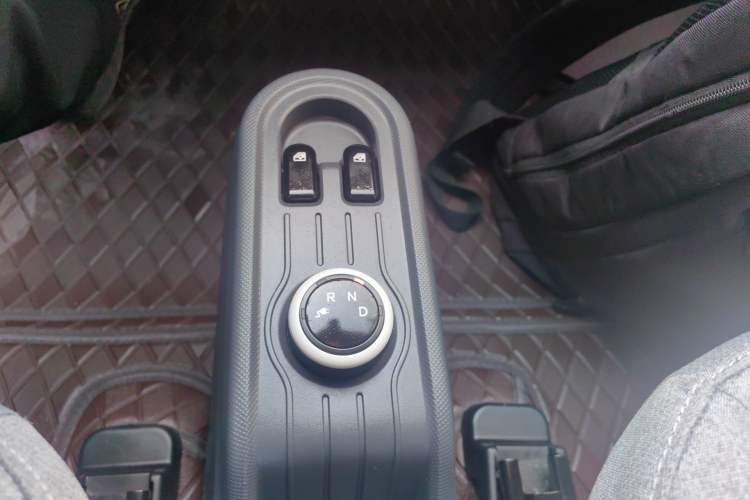 Used Wuling Hongguang MINIEV 2022 Macaron Fashion Model Lithium Iron Phosphate Gear Lever