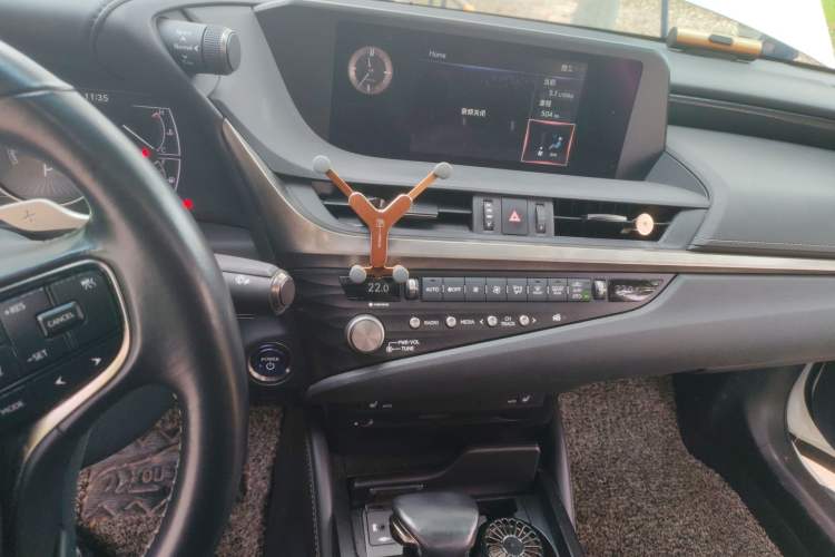 Used Lexus ES 2020 300h Premier Edition