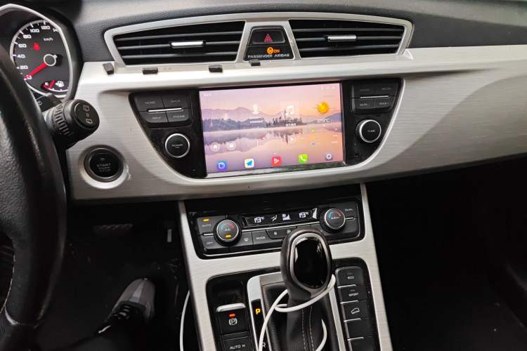 Used Geely Auto Emgrand X7 Sport 2018 1.8TD Automatic Two-Wheel Drive Zhiya Model Audio And AC Panel