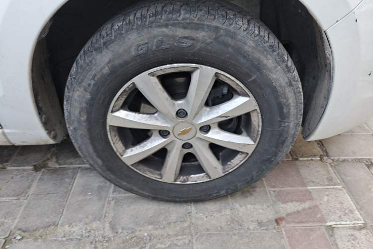 Used Chevrolet Sail 2013 Sedan 1.2L Manual Warm Edition Right Front Wheel Hub