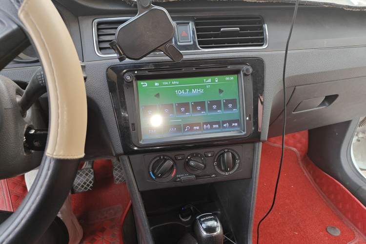 Used Skoda Rapid Spaceback 2019 Revised Version 1.5L Automatic Standard Edition China V Standard Audio And AC Panel