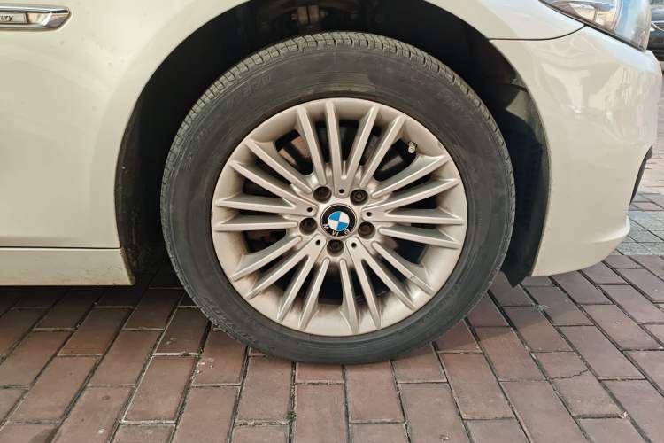 Used BMW 5 Series 2014 525Li Leading Model