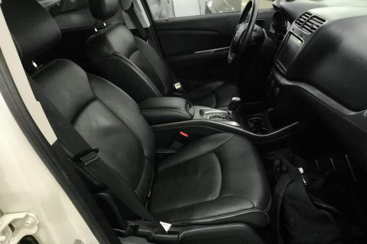 Used Dodge Journey 2016 2.4L Two-Wheel-Drive Touring Edition Right Front Seat