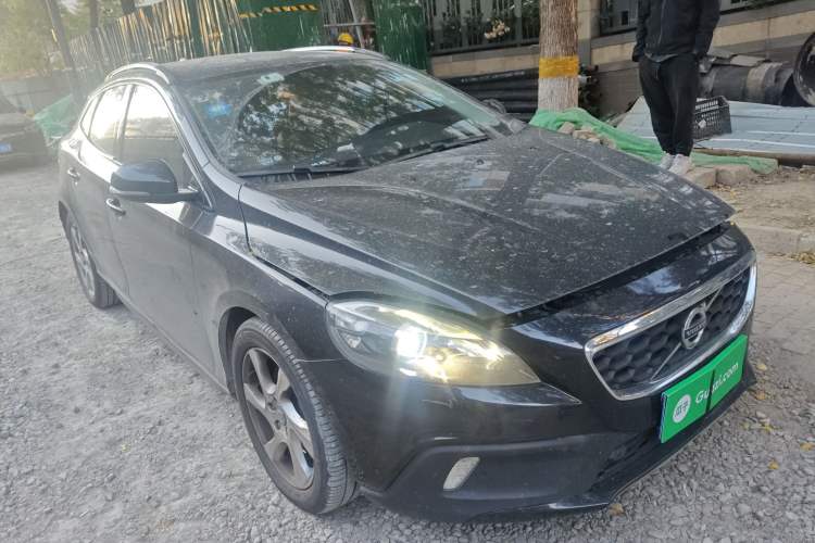 Used Volvo V40 2014 Cross Country T5 AWD Smart Luxury Edition
