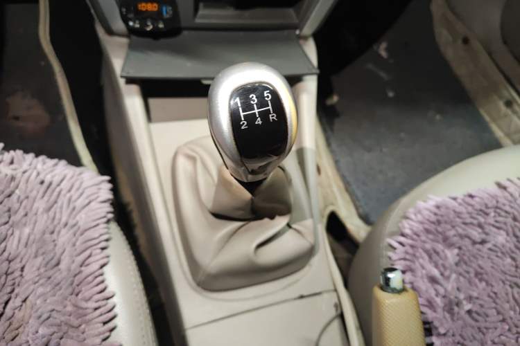 Used Soueast V3 Lingyue 2011 Revised Version 1.5L Manual – Style Edition Gear Lever