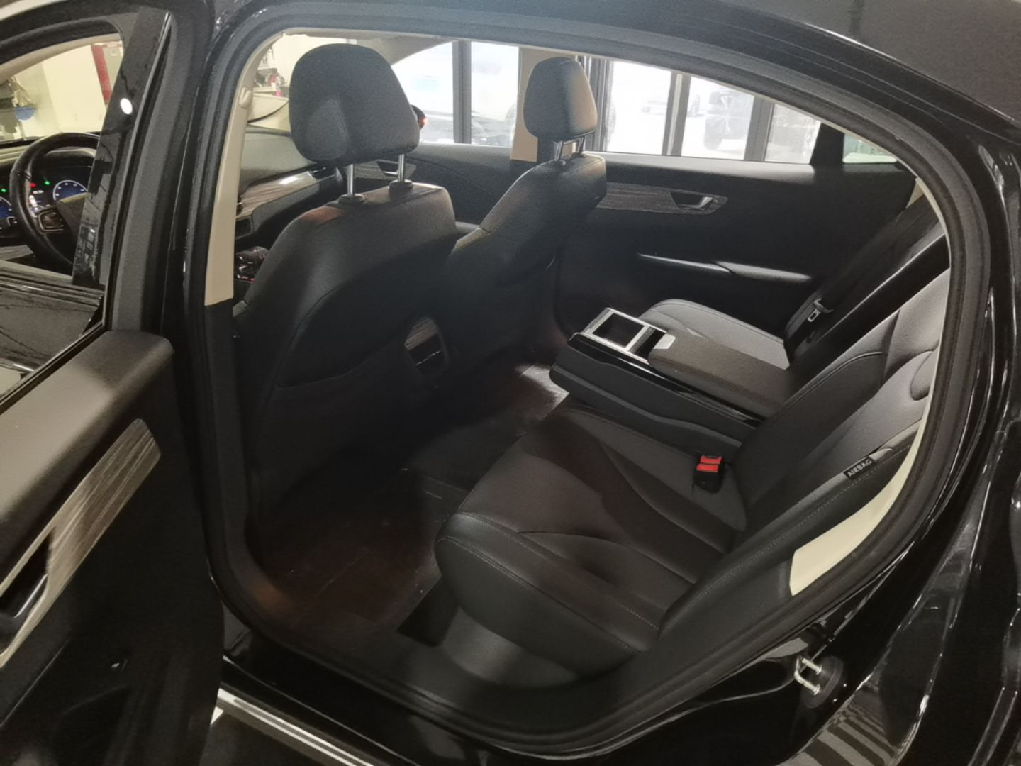 Hongqi E-QM5 2024 610 km PLUS — снимка 20