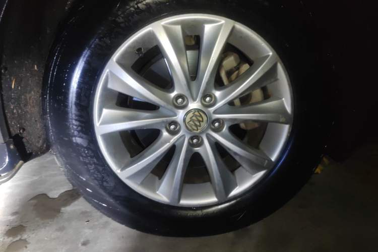 Used Buick Envision 2017 28T Four-Wheel Drive Elite Model Right Front Wheel Hub