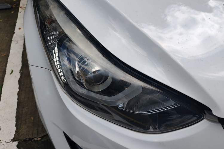 Used Hyundai Elantra (5th Generation / Langdong) 2016 1.6L Automatic Prestige Model Right Front Headlight