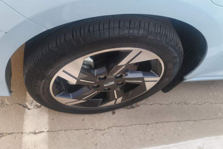 Used Geely Auto Emgrand L HiP 2022 1.5TD-DHT Pro 100KM Super Rui Left Front Wheel Hub