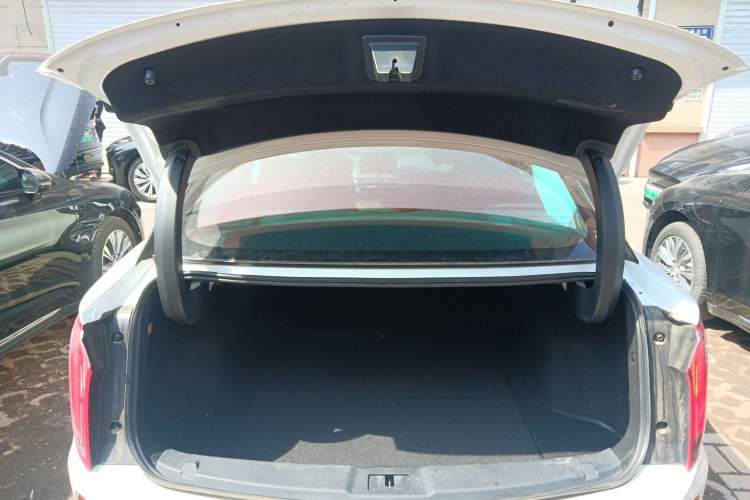 Used Hongqi E-QM5 2024 610 km PLUS Trunk