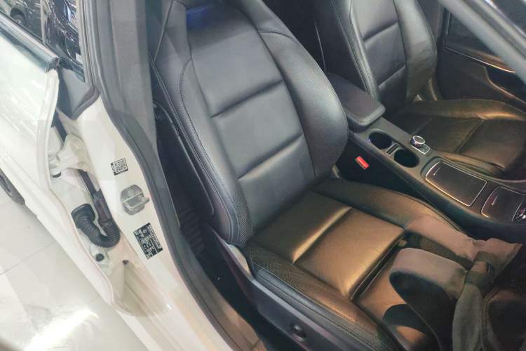 Used Mercedes-Benz CLA 2018 CLA 260 4MATIC Right Front Seat