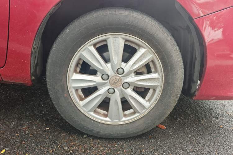 Used BYD L3 2012 1.5L Manual Comfort Edition Right Front Wheel Hub