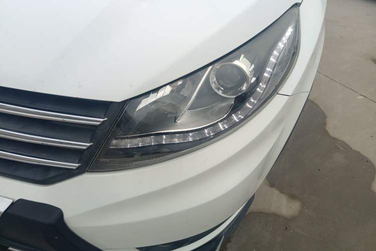 Used Dongfeng Fengon 580 2017 Revised Version 1.5T CVT Luxury Edition Left Front Headlight