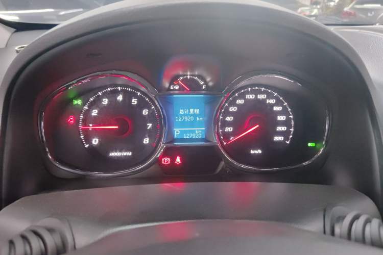 Used Chevrolet Captiva 2015 2.4L 4x4 Flagship Edition 7-Seater