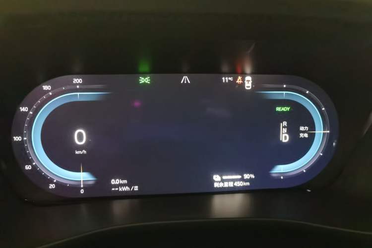 Used Volvo C40 2023 Long-Range PRO Version
