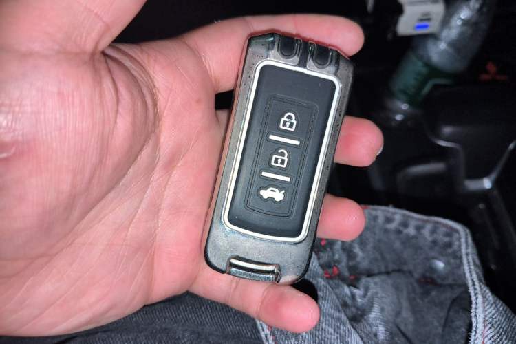 Used Mitsubishi Outlander 2018 2.4L 4x4 Elite Edition 5 Seats Vehicle Key