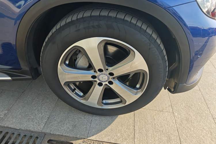 Used Mercedes-Benz GLC 2016 GLC 300 4MATIC Dynamic Model Right Front Wheel Hub