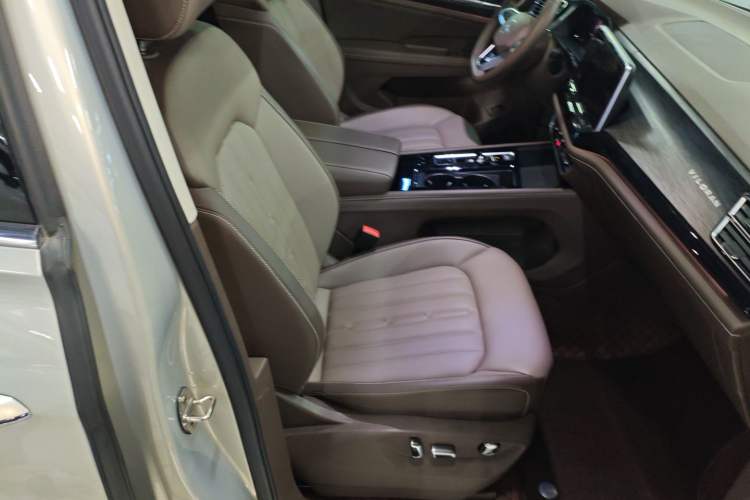 Used Volkswagen Viloran 2024 330TSI Luxury Edition
