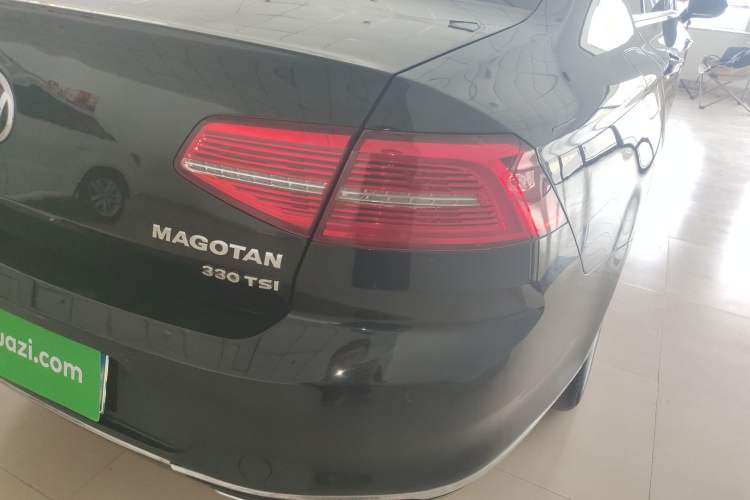 Used Volkswagen Magotan 2017 330TSI DSG Luxury Model Right Rear Taillight