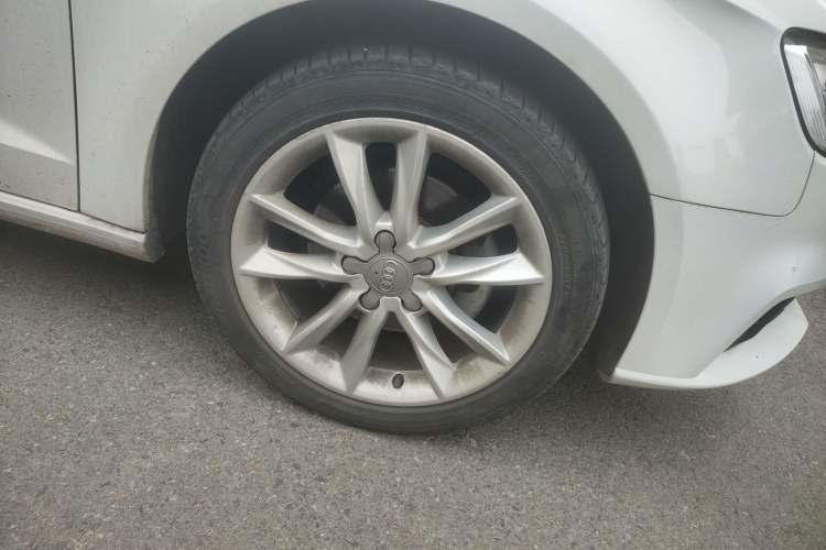 Used Audi A3 2018 30th Anniversary Edition Sportback 35 TFSI Ambition Model Right Front Wheel Hub