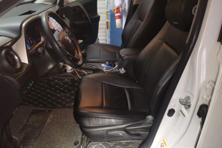 Used Toyota RAV4 2015 2.0L CVT Two-Wheel Drive Fashion Edition