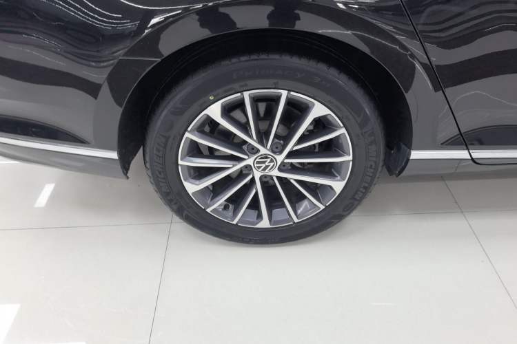 Used Volkswagen Magotan 2020 330TSI DSG Luxury Edition Right Rear Wheel Hub