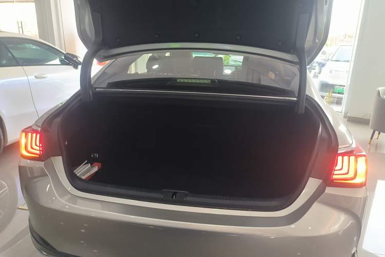 Used Lexus ES 2023 200 Excellence Edition Trunk